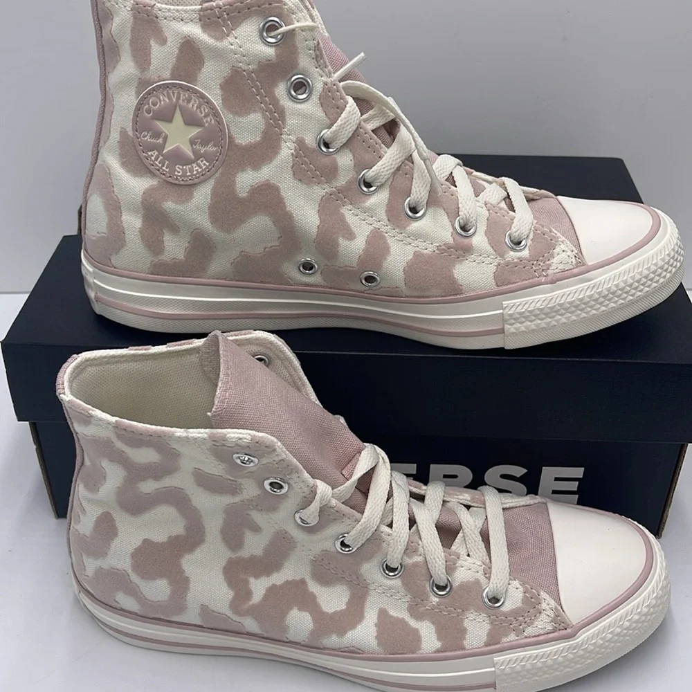 Converse Kids A10047F
CTAS HI
EGRET/FLUSH STONE/EGRET Sneakers - Picture 3 of 16